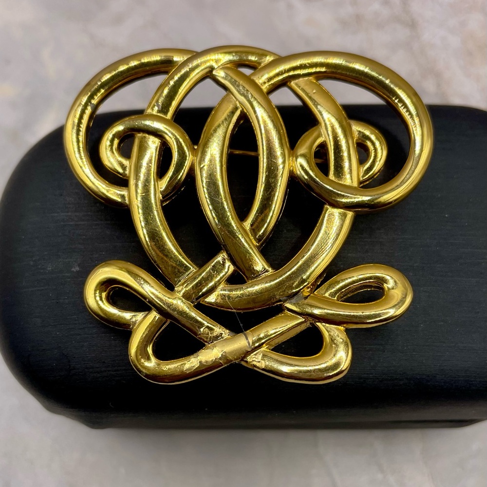 Vintage Gold Tone Interlocking Swirl Brooch Pin. Celtic Knot